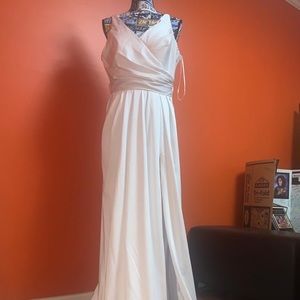NWT White Gown w/slit X-Large
